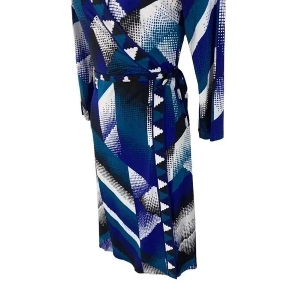 BCBGMaxazria Blue Combo print wrap jersey dress